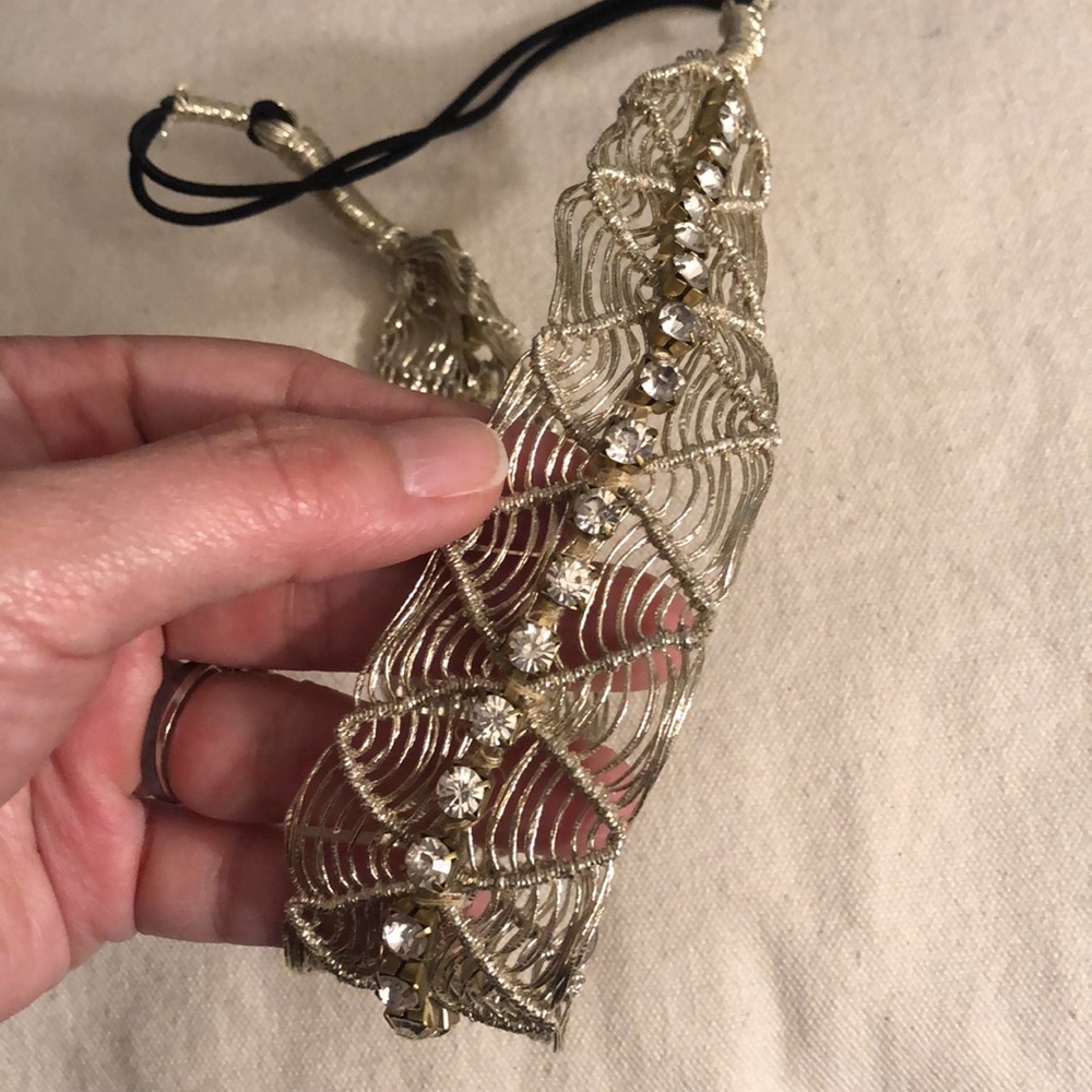 💎 Amazing jeweled headband. Amazing gold wire detail for ultimate Queen vibes. - Picture 2 of 16